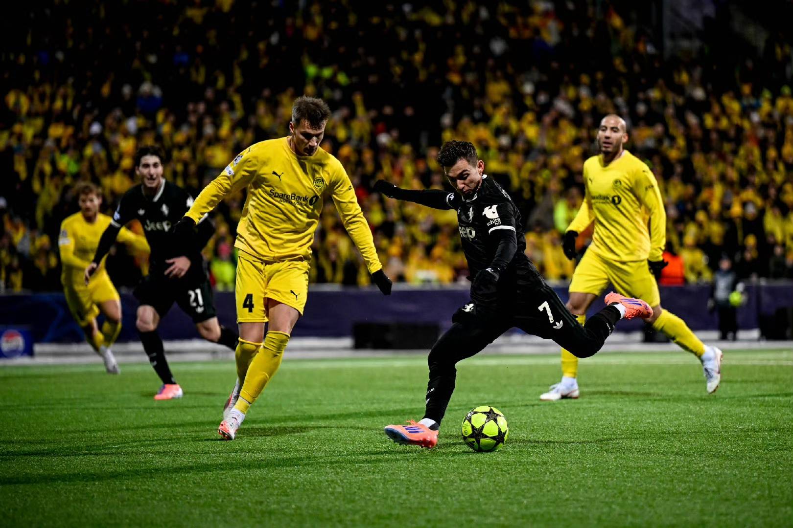 关于赛地聚焦：欧冠今夜热度飙升，曼城内部沟通，话题不断，赛程密集仍需轮换的信息