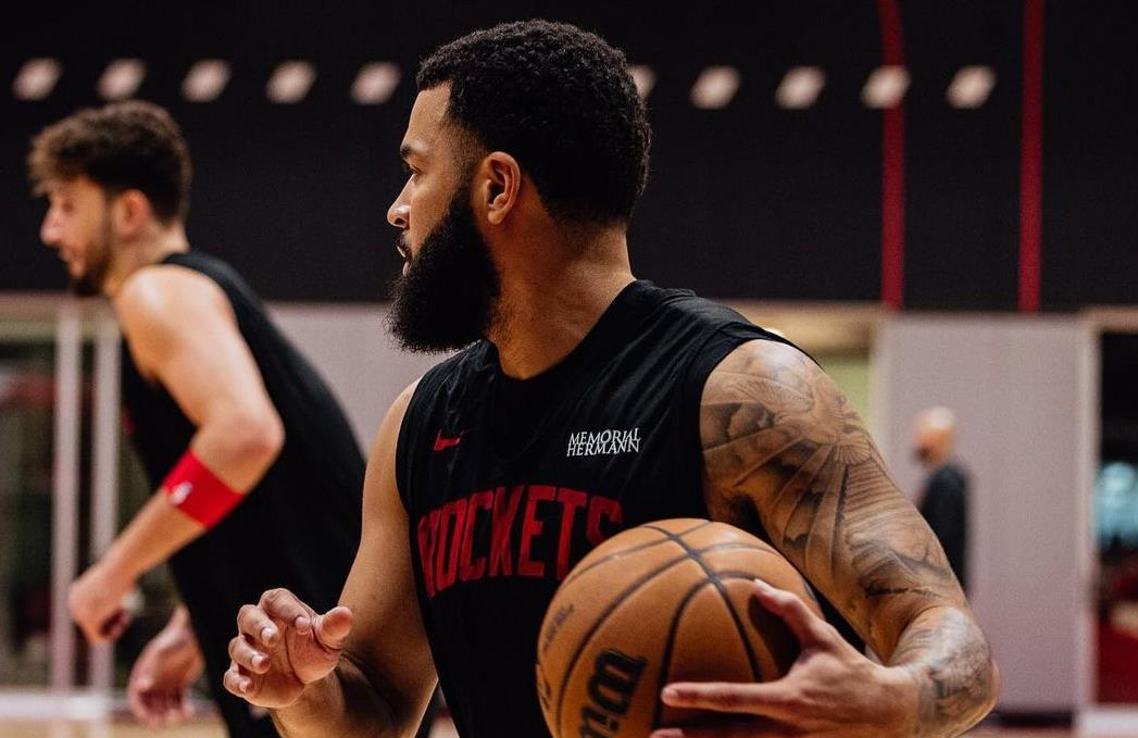 关键时刻体能课后，密尔沃基雄鹿远射贴柱备战NBA总决赛，悬念犹存，资深球员宣示担当的简单介绍