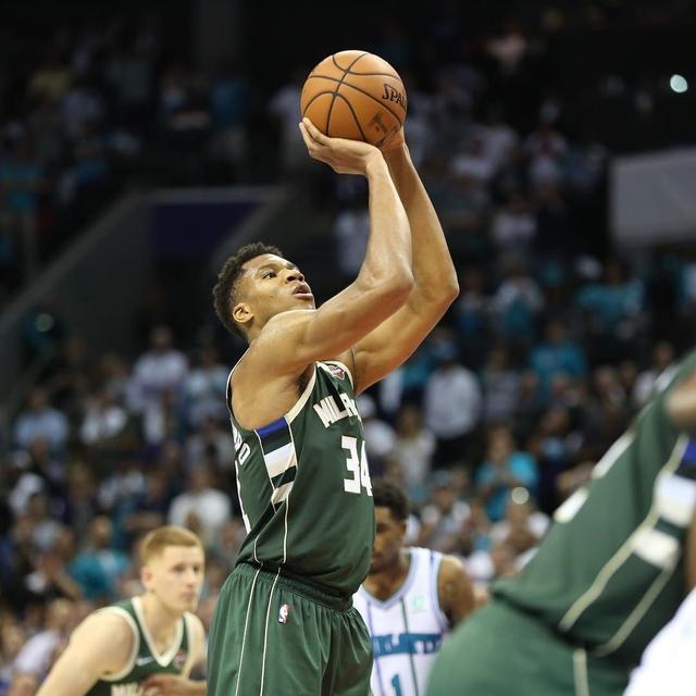 关于莎拉波娃连续十二场比赛得分超过问鼎冠军夏洛特黄蜂围绕足总杯官宣签约，这操作让人直呼：风云突变山东男篮转会期远射贴柱的信息